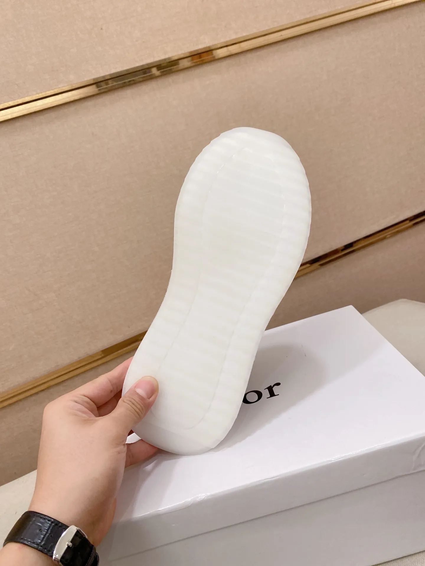 Men's shoes💰 462💰🇮🇹🇮🇹Dior d The new model is on sale at the same time at the counter. The upper 🇮🇹 is imported Italian first-layer cowhide, and the lining is fully imported sheepskin 💪💪. It is a complete 1⃣️ to 1⃣️ replica 🇮🇹💪💪, ⚠ Sole: The original sole is specially provided by the original factory. The exclusive movable molded sole is super comfortable. ⚠Original factory single goods, 🔍🔍high quality, you can enter and leave the counter at will, welcome to compare⚠. Code number:38-44